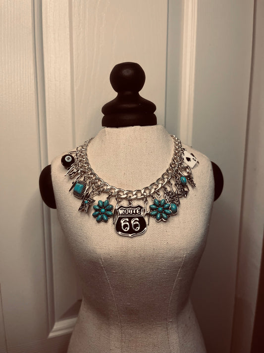 𝒞𝓊𝓈𝓉𝑜𝓂 𝒞𝒽𝒶𝓇𝓂 𝒩𝑒𝒸𝓀𝓁𝒶𝒸𝑒